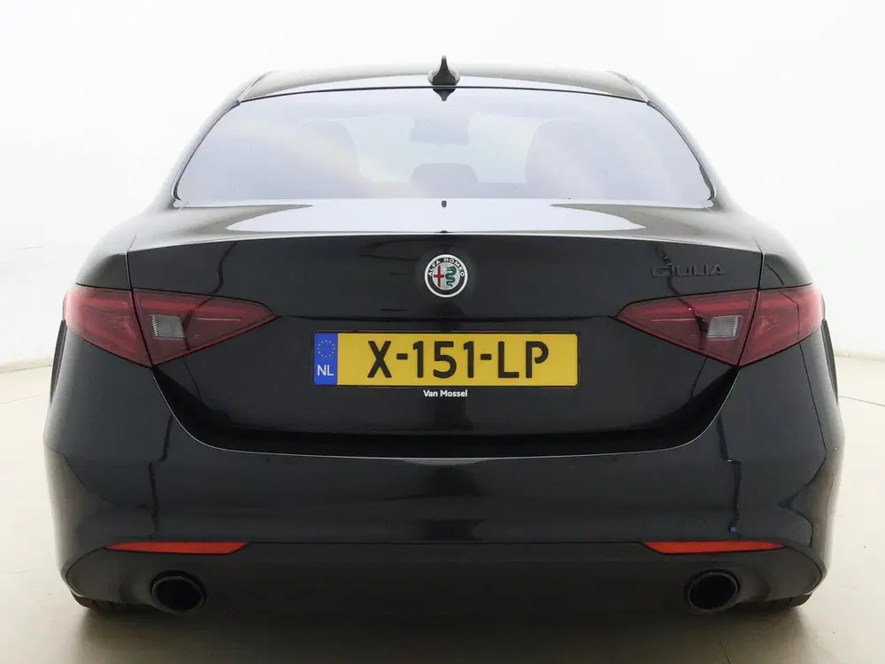 Alfa Romeo Giulia 2.0T uit 2019, foto 8