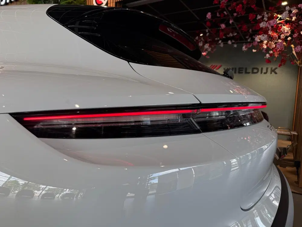 Porsche Taycan 4 93 kWh Tot 2030 fabrieksgaran uit 2022, foto 10
