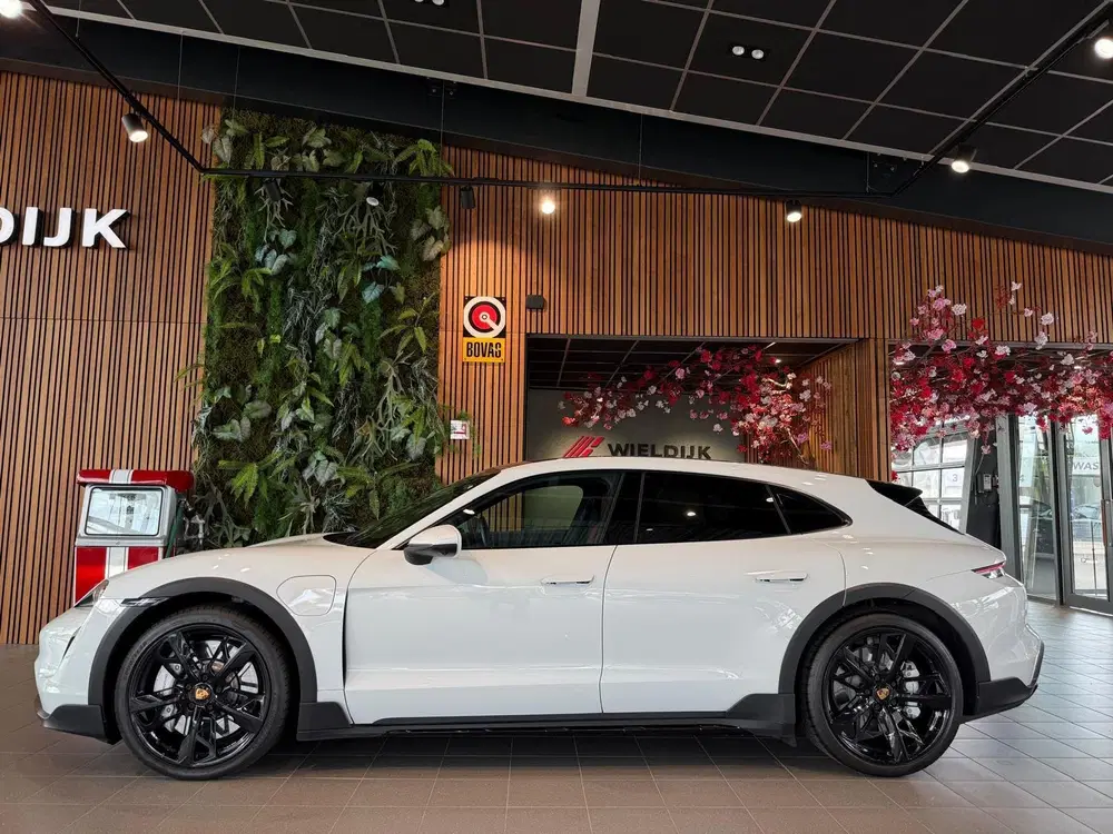 Porsche Taycan 4 93 kWh Tot 2030 fabrieksgaran uit 2022, foto 3