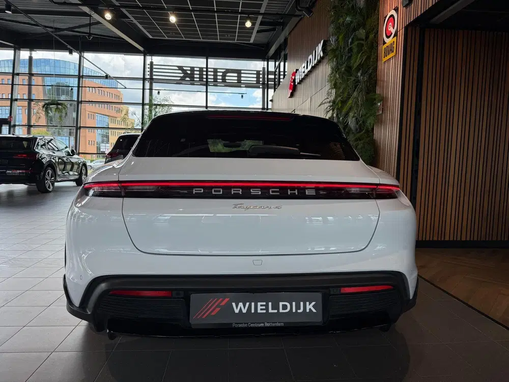 Porsche Taycan 4 93 kWh Tot 2030 fabrieksgaran uit 2022, foto 8