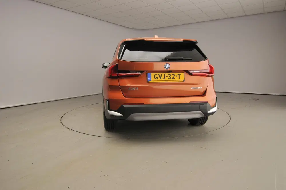 BMW iX1 eDrive20 uit 2024, foto 3