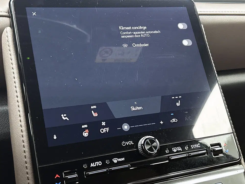 Lexus LBX Elegant 2WD uit 2024, foto 10
