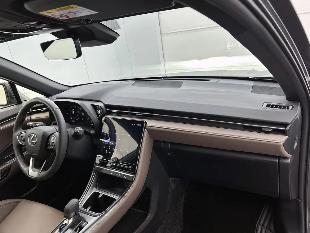 Lexus LBX Elegant 2WD uit 2024, foto 6