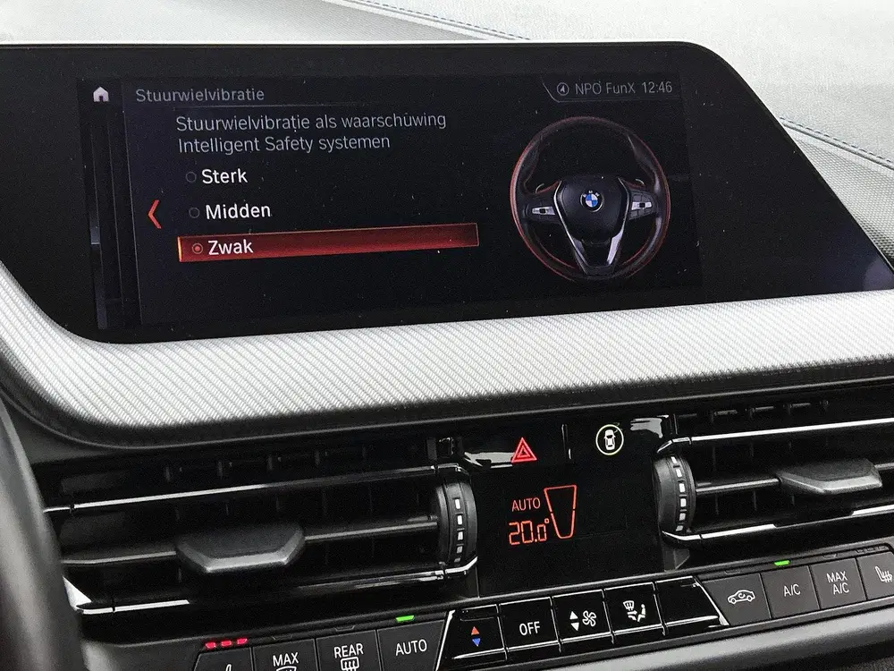 BMW 1-serie 118i High Executive uit 2021, foto 13
