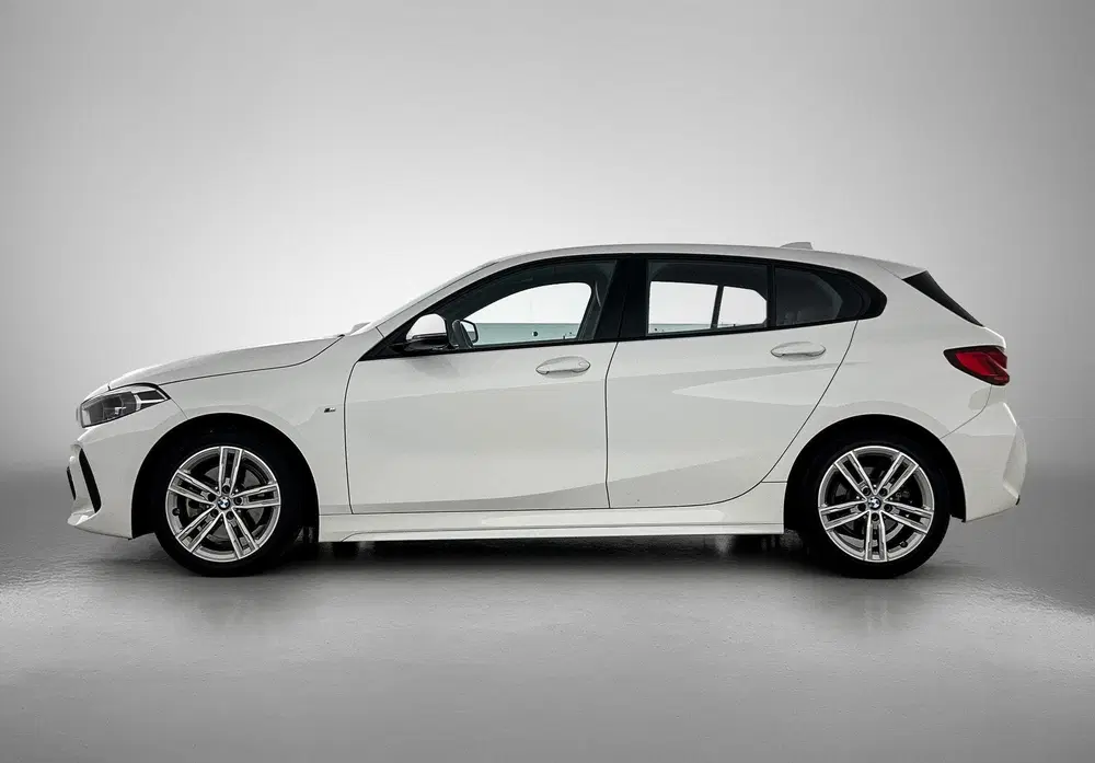 BMW 1-serie 118i High Executive uit 2021, foto 2