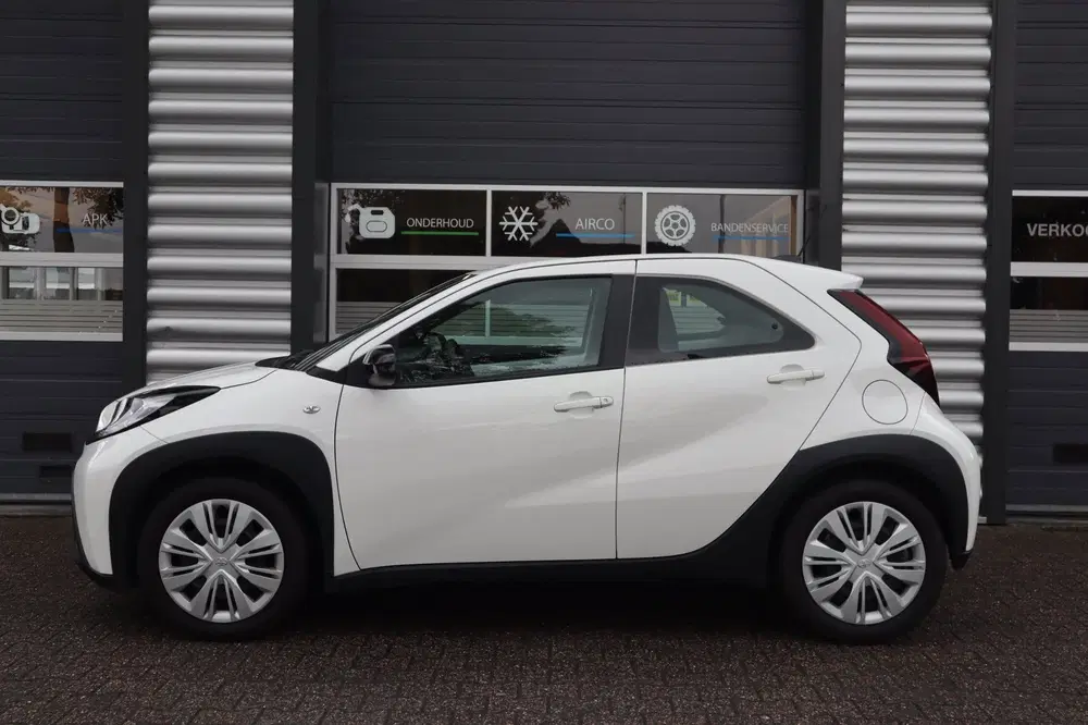 Toyota Aygo X 1.0 VVT-i MT Play Dealeronderhouden uit 2024, foto 2