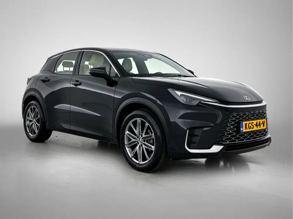 Lexus LBX Elegant 2WD uit 2024, foto 13