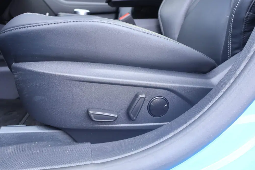 Ford Mustang Mach-E Standard RWD 73 kWh uit 2025, foto 10