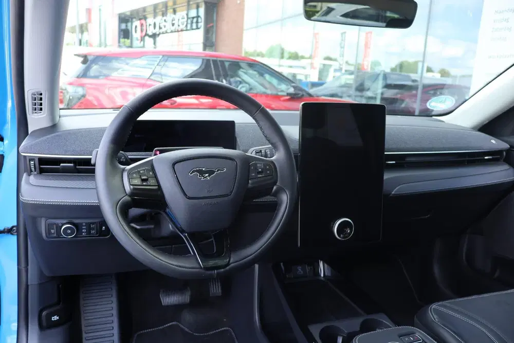 Ford Mustang Mach-E Standard RWD 73 kWh uit 2025, foto 15