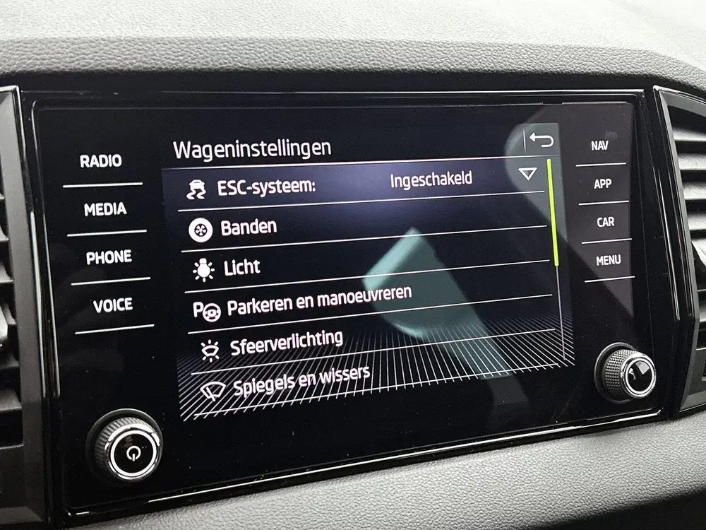 Skoda Karoq 1.5 TSI ACT Sportline Business uit 2022, foto 14