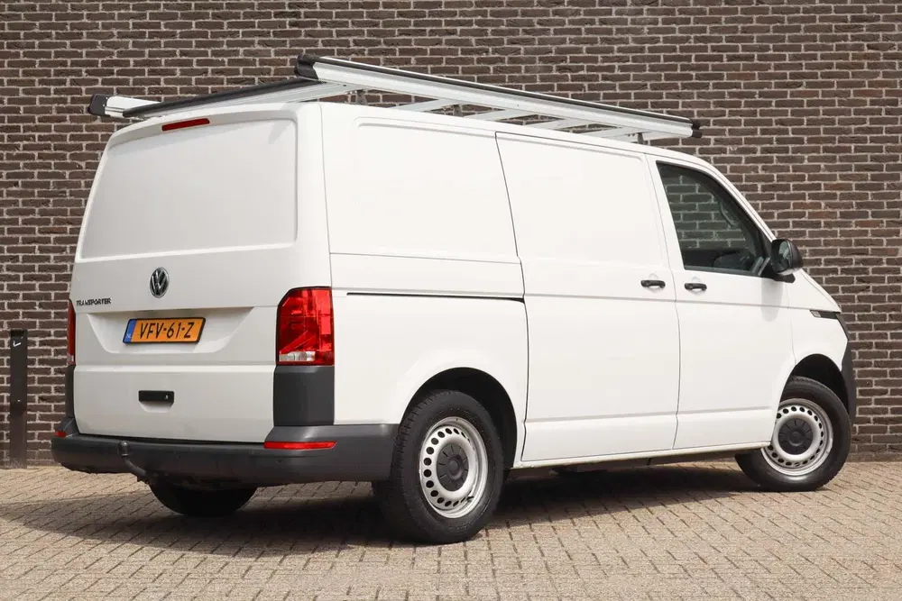 Volkswagen Transporter 2.0 TDI 90pk L1H1 28 uit 2020, foto 2