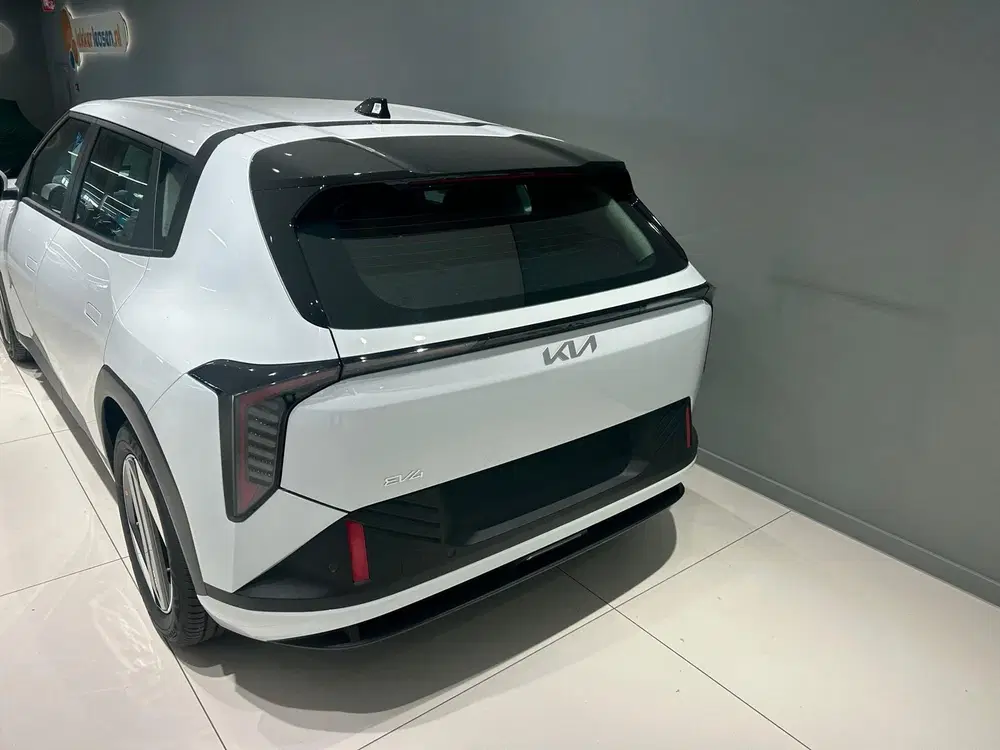 Kia EV4 58 uit 2026, foto 2
