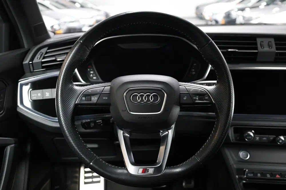 Audi Q3 45 TFSI quattro S edition 3x S-LINE uit 2020, foto 14