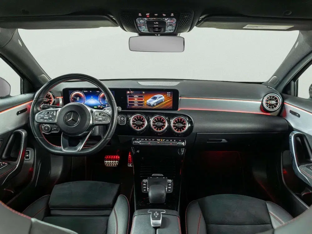 Mercedes-Benz A-Klasse 250 e AMG Line Panorama dak uit 2022, foto 3