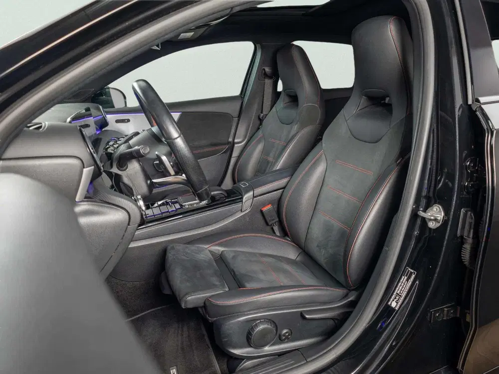 Mercedes-Benz A-Klasse 250 e AMG Line Panorama dak uit 2022, foto 5