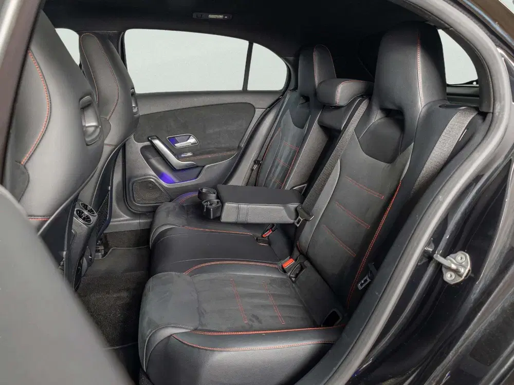 Mercedes-Benz A-Klasse 250 e AMG Line Panorama dak uit 2022, foto 7