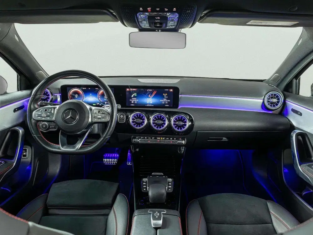 Mercedes-Benz A-Klasse 250 e AMG Line Panorama dak uit 2022, foto 8