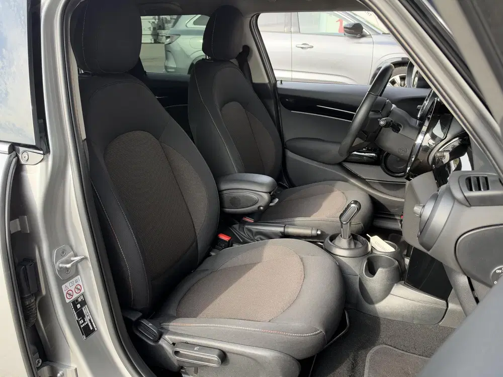 Mini Cooper 1.5 BUSINESS EDITION I AUTOMAAT I 5-DEURS uit 2023, foto 11