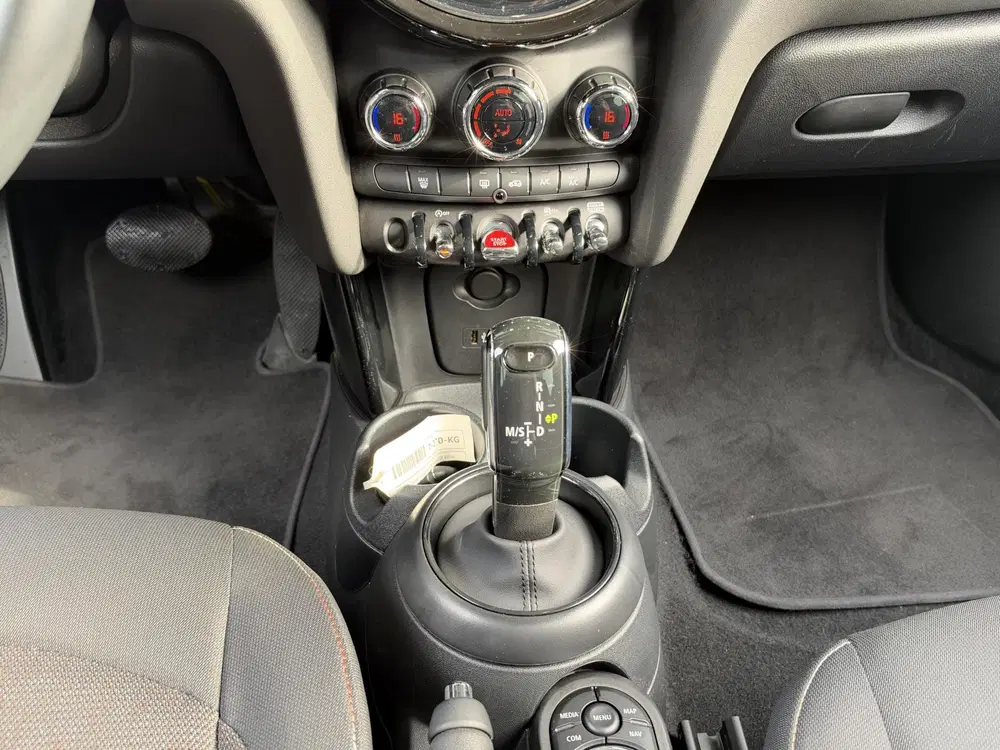 Mini Cooper 1.5 BUSINESS EDITION I AUTOMAAT I 5-DEURS uit 2023, foto 9