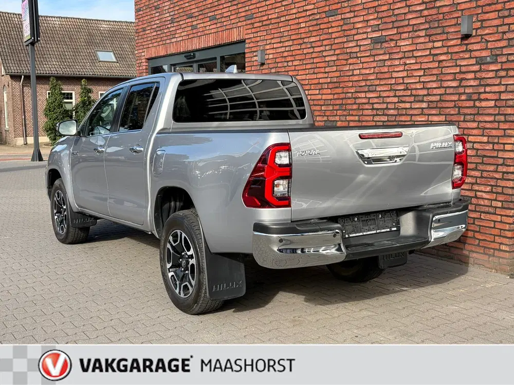 Toyota Hilux 2.8 D-4D Double Cab 4x4 Professional premi uit 2024, foto 3