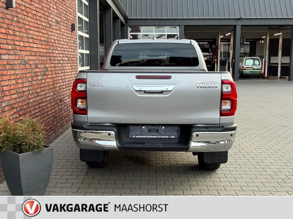 Toyota Hilux 2.8 D-4D Double Cab 4x4 Professional premi uit 2024, foto 4