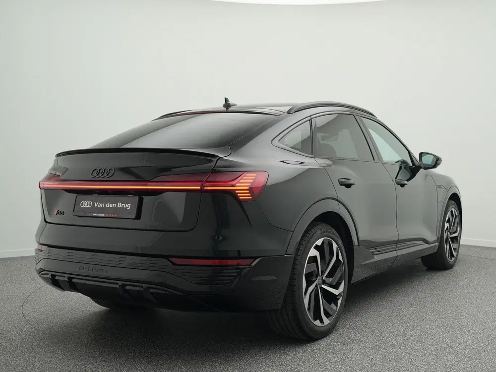 Audi Q8 e-tron 340 PK 50 quattro S Edition 95 kWh uit 2024, foto 2
