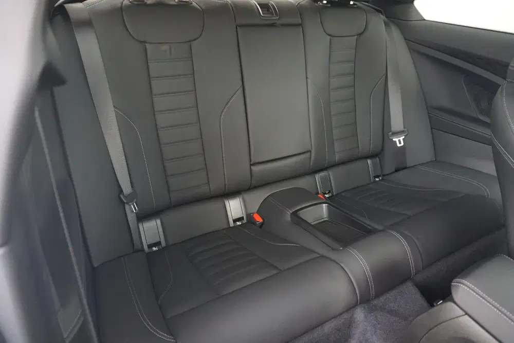 BMW 2-serie Coupé 218i Individual Frozen Pure Grey uit 2025, foto 10
