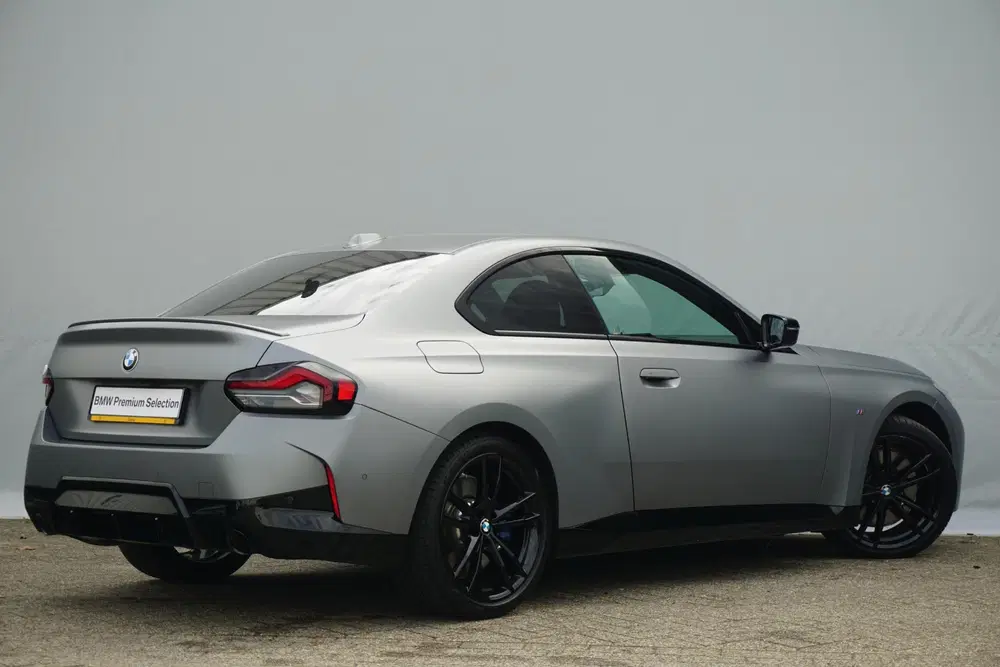 BMW 2-serie Coupé 218i Individual Frozen Pure Grey uit 2025, foto 2