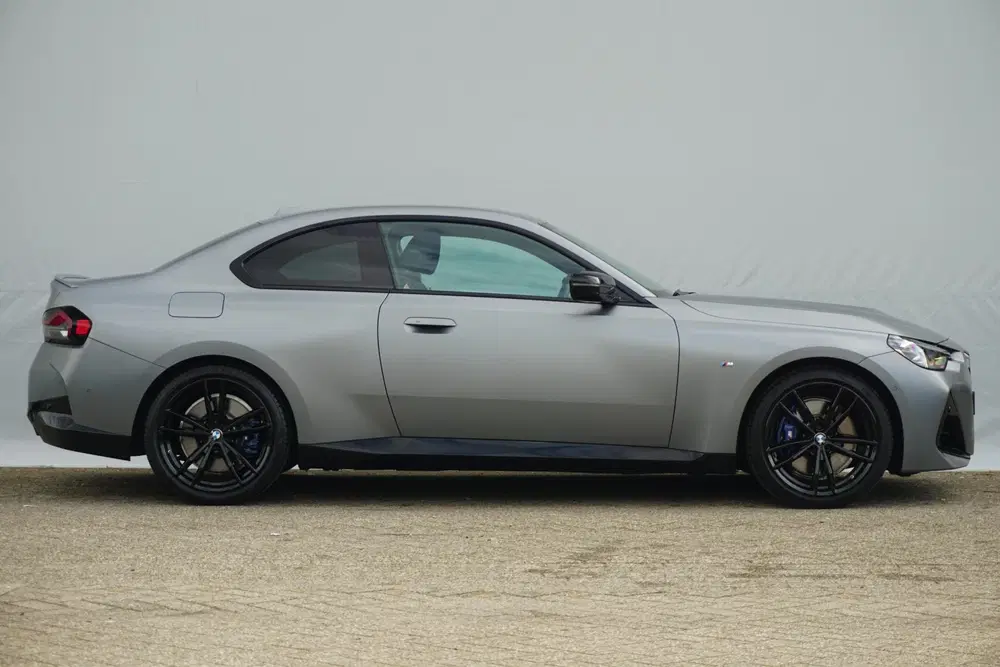 BMW 2-serie Coupé 218i Individual Frozen Pure Grey uit 2025, foto 4