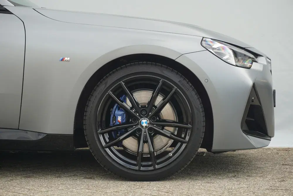BMW 2-serie Coupé 218i Individual Frozen Pure Grey uit 2025, foto 6