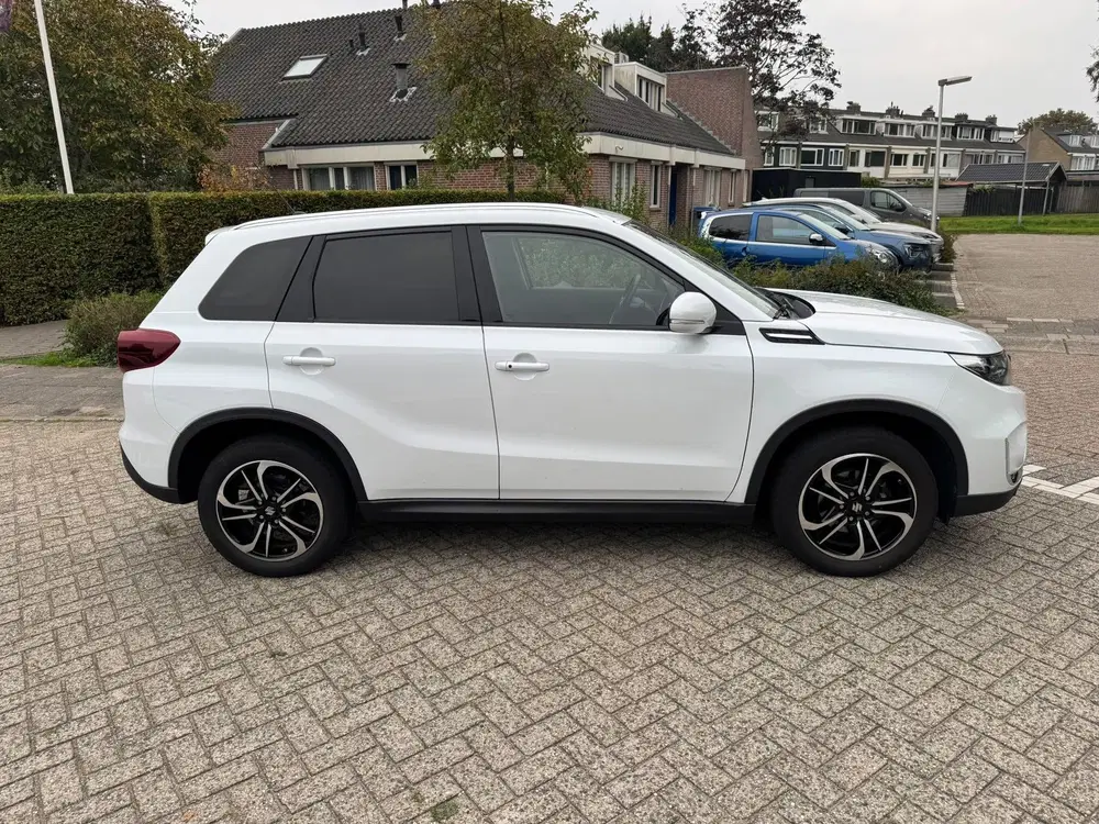 Suzuki Vitara 1.5 Hybrid Style uit 2022, foto 4