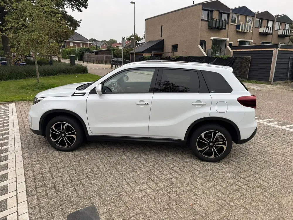 Suzuki Vitara 1.5 Hybrid Style uit 2022, foto 8