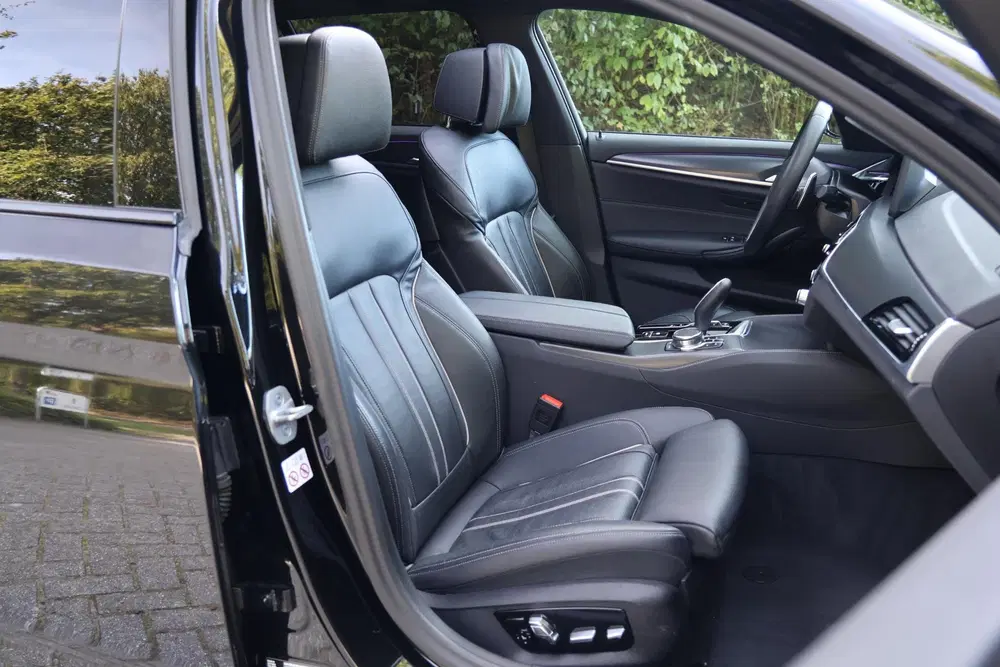 BMW 5-serie 530e xDrive High Executive M-Pakket uit 2023, foto 12
