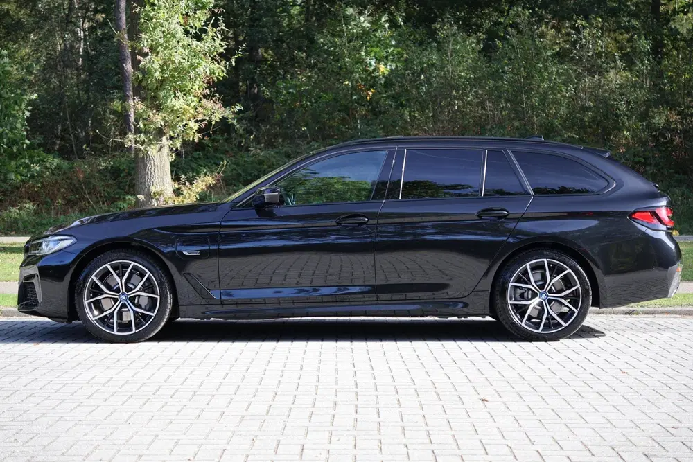 BMW 5-serie 530e xDrive High Executive M-Pakket uit 2023, foto 2