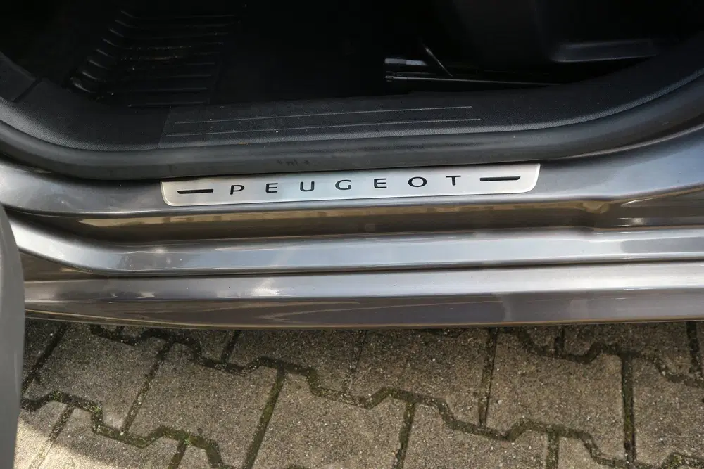 Peugeot 208 1.2 PureTech GT AUTOMAAT NAVI CAMERA KEYLE uit 2023, foto 14