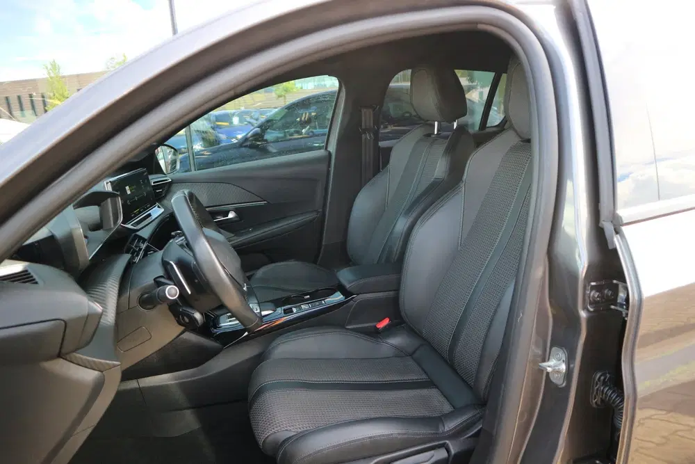 Peugeot 208 1.2 PureTech GT AUTOMAAT NAVI CAMERA KEYLE uit 2023, foto 15