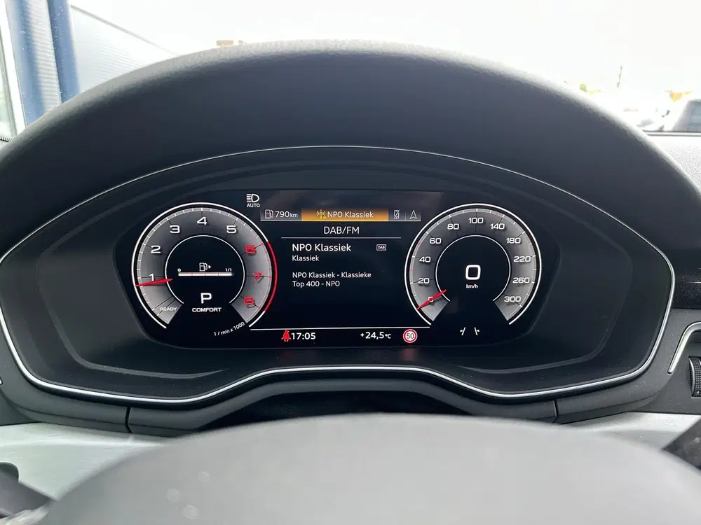 Audi A4 35 TFSI S edition Competition uit 2024, foto 10