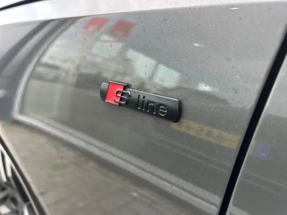 Audi A4 35 TFSI S edition Competition uit 2024, foto 5