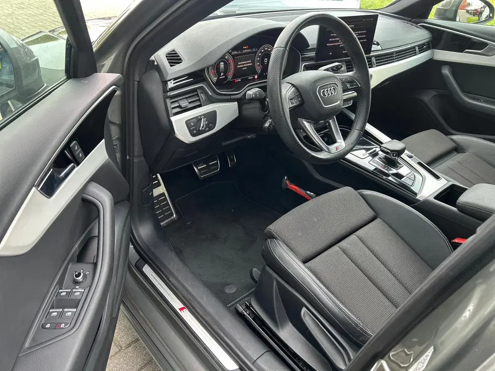 Audi A4 35 TFSI S edition Competition uit 2024, foto 6