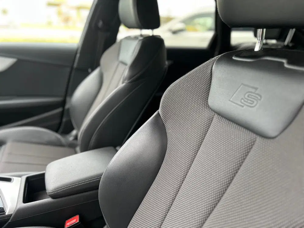 Audi A4 35 TFSI S edition Competition uit 2024, foto 7