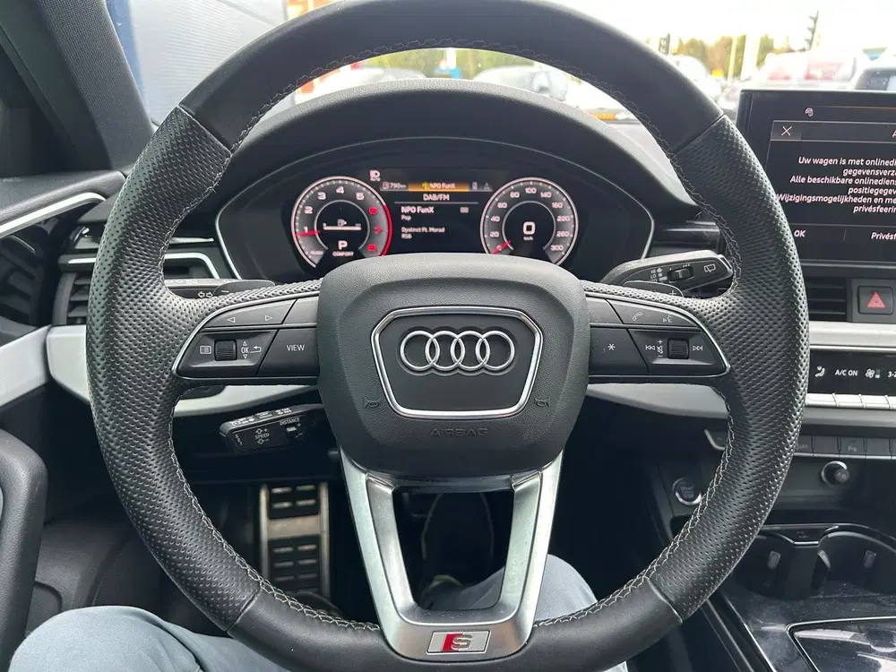 Audi A4 35 TFSI S edition Competition uit 2024, foto 9