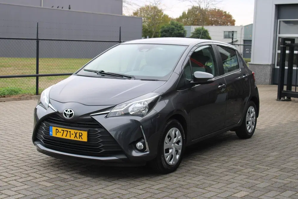 Toyota Yaris 1.5 VVT-i Dynamic Trekhaak uit 2019, foto 3
