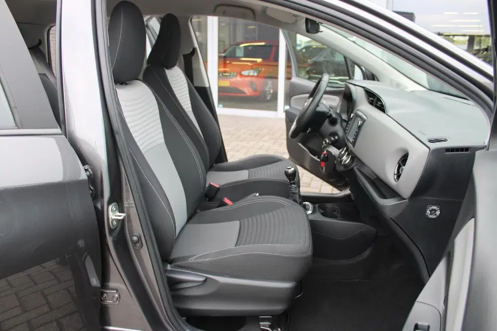 Toyota Yaris 1.5 VVT-i Dynamic Trekhaak uit 2019, foto 5