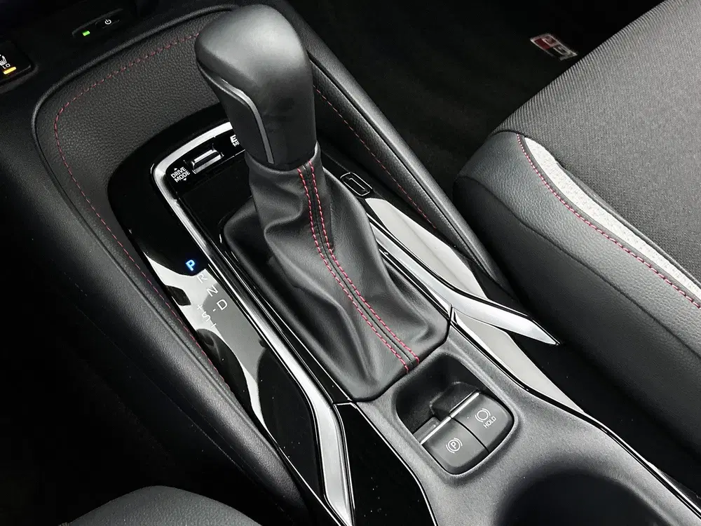 Toyota Corolla Hybrid 180 GR Sport uit 2026, foto 10