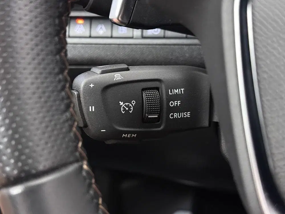 Peugeot 3008 1.6 HYbrid 4x4 300pk GT Black Pack Pano uit 2022, foto 12