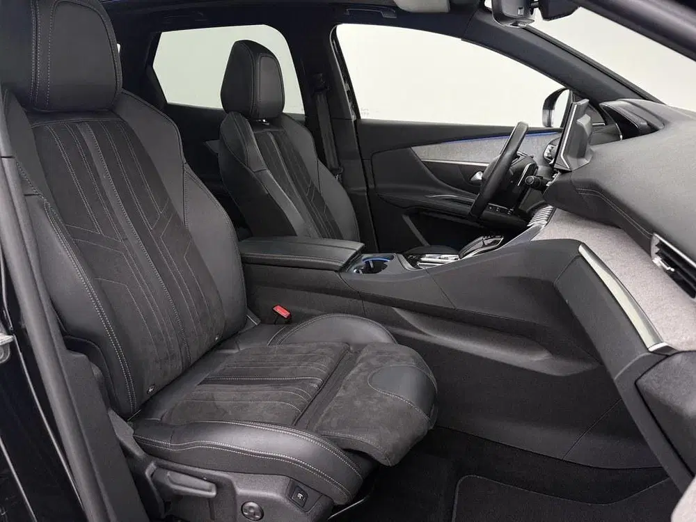 Peugeot 3008 1.6 HYbrid 4x4 300pk GT Black Pack Pano uit 2022, foto 4