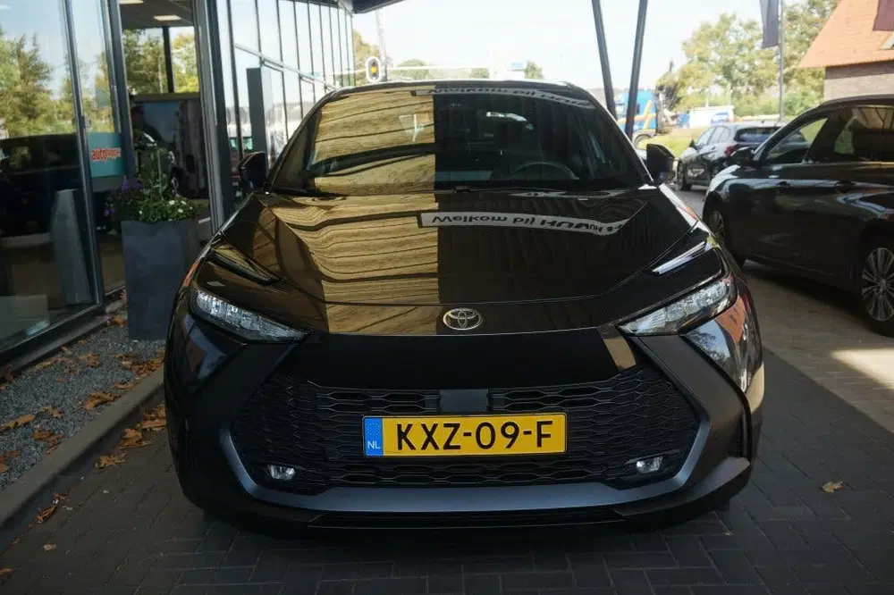 Toyota C-HR 1.8 Hybrid 140 Act uit 2024, foto 2