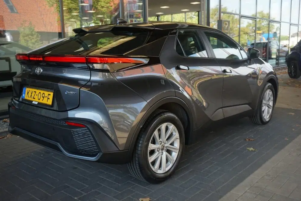 Toyota C-HR 1.8 Hybrid 140 Act uit 2024, foto 5