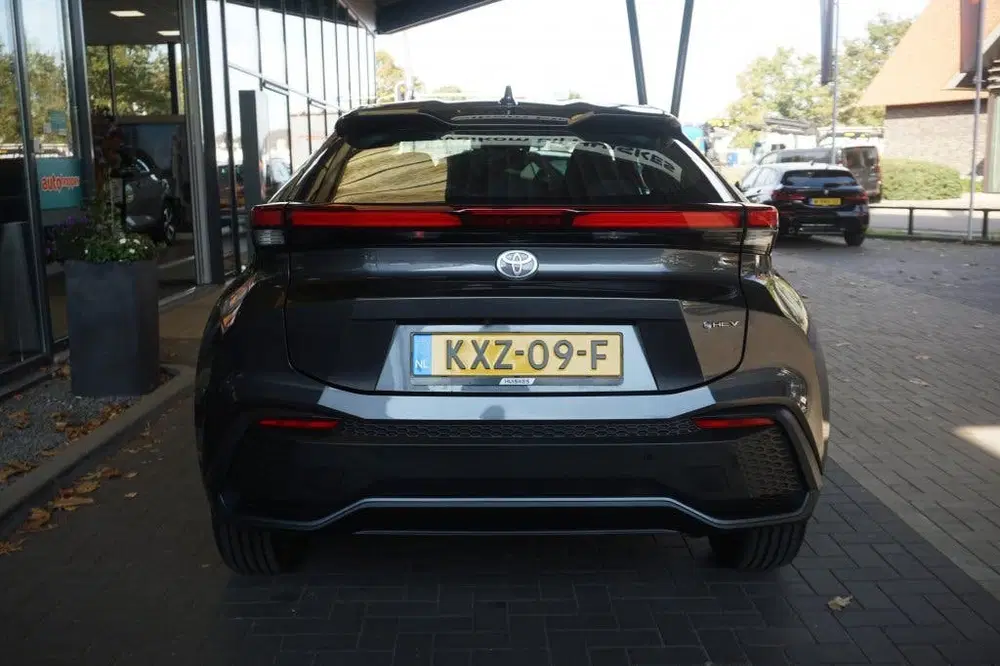 Toyota C-HR 1.8 Hybrid 140 Act uit 2024, foto 6