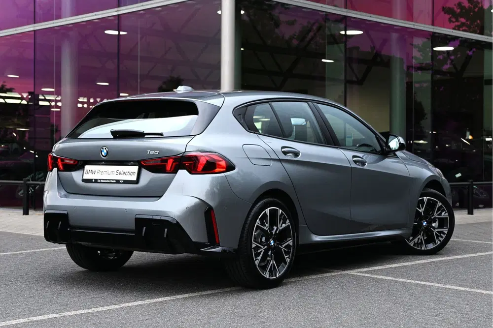 BMW 1-serie 120 M Sport Automaat uit 2026, foto 2